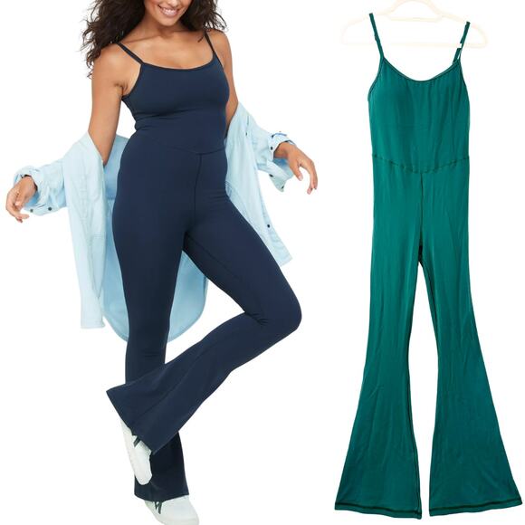 Offline by Aerie Size M Real Me Xtra Green Flare Jumpsuit One Piece Workout Yoga - Picture 1 of 14
